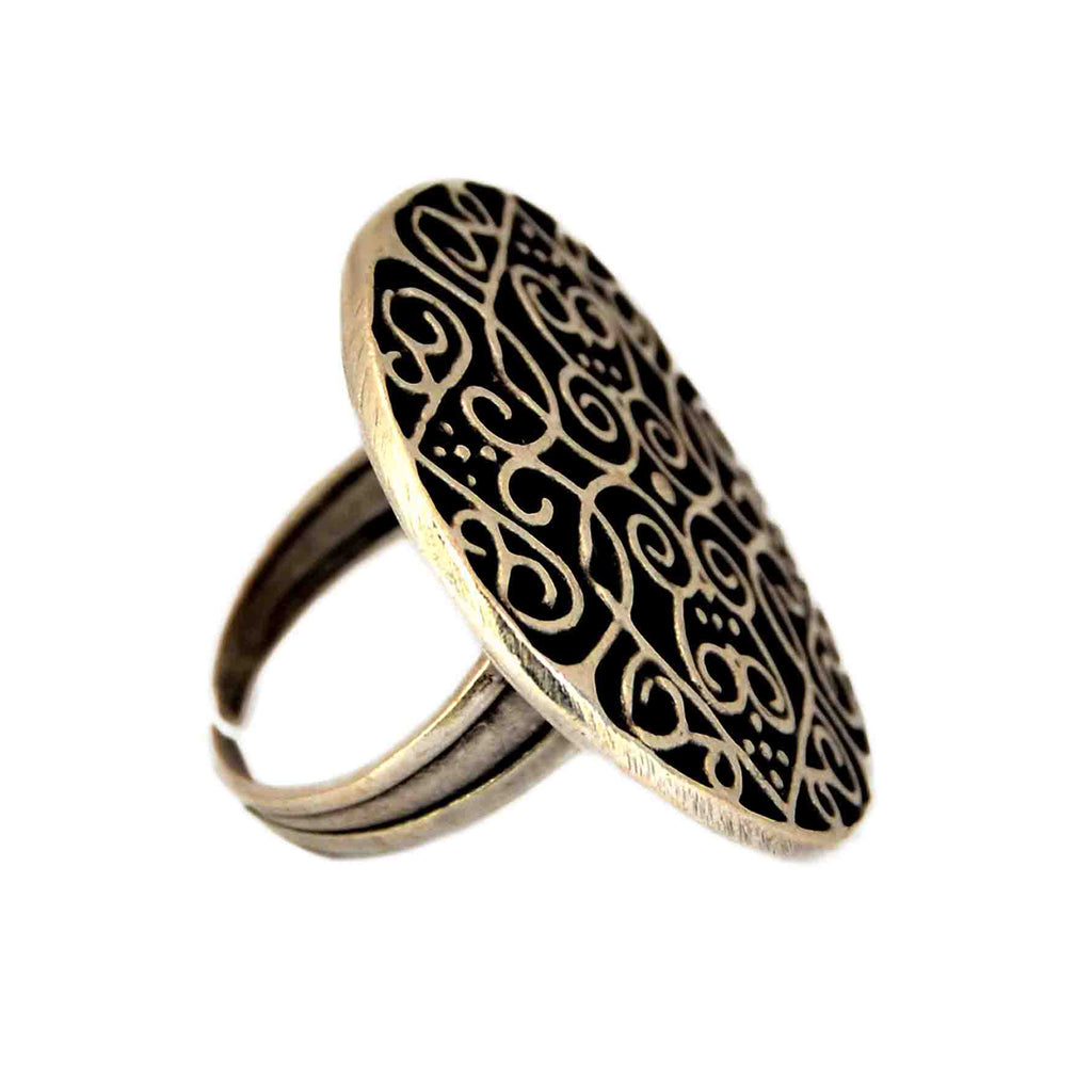 Celtic disc ring in matt silver