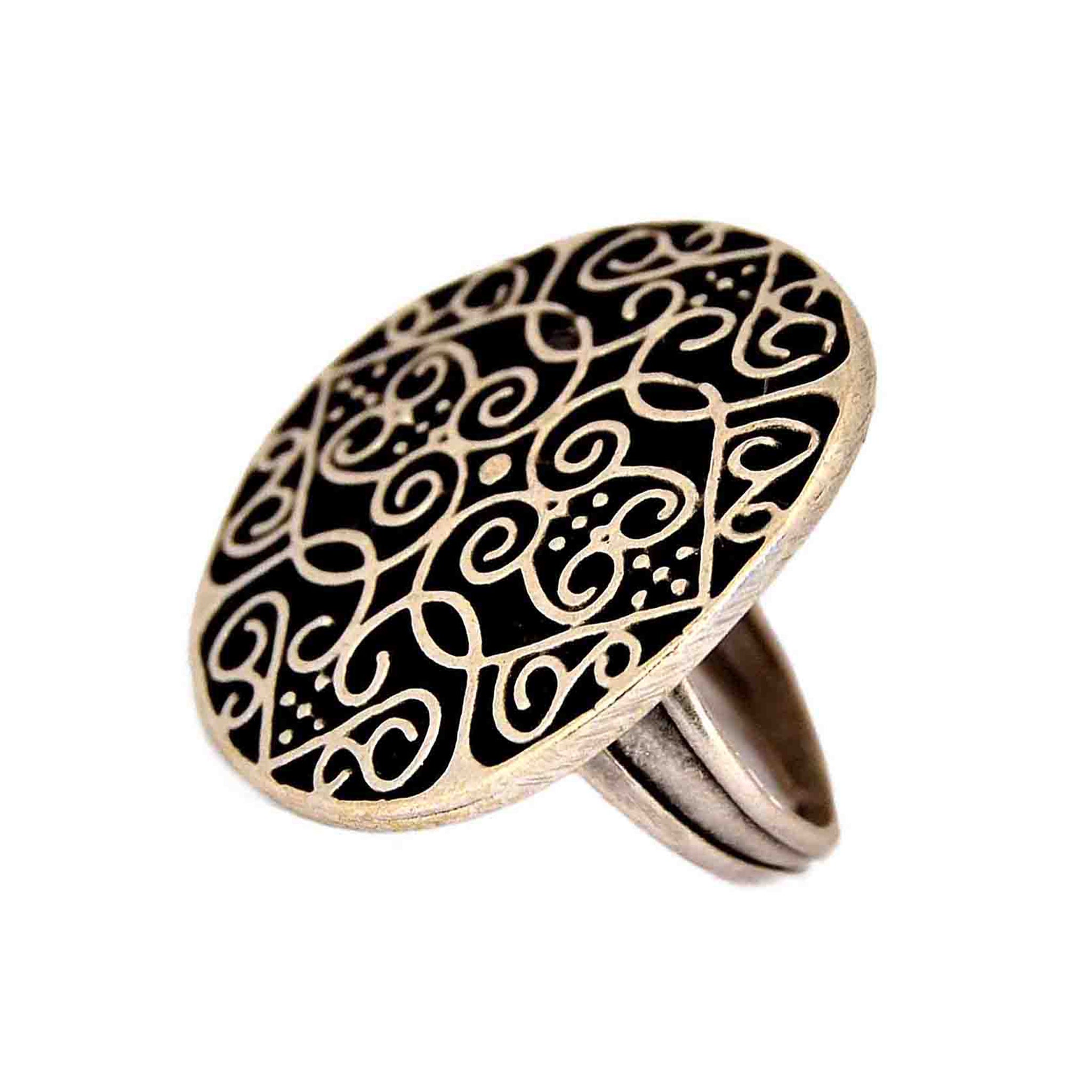 Matt silver ring with celtic pattern