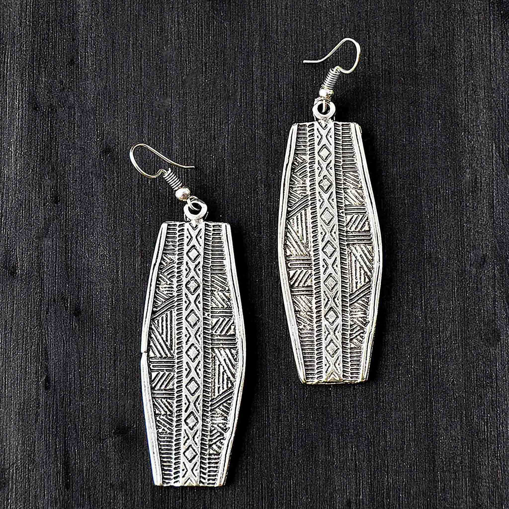 Silver dangle earrings with engraved geometric motifs