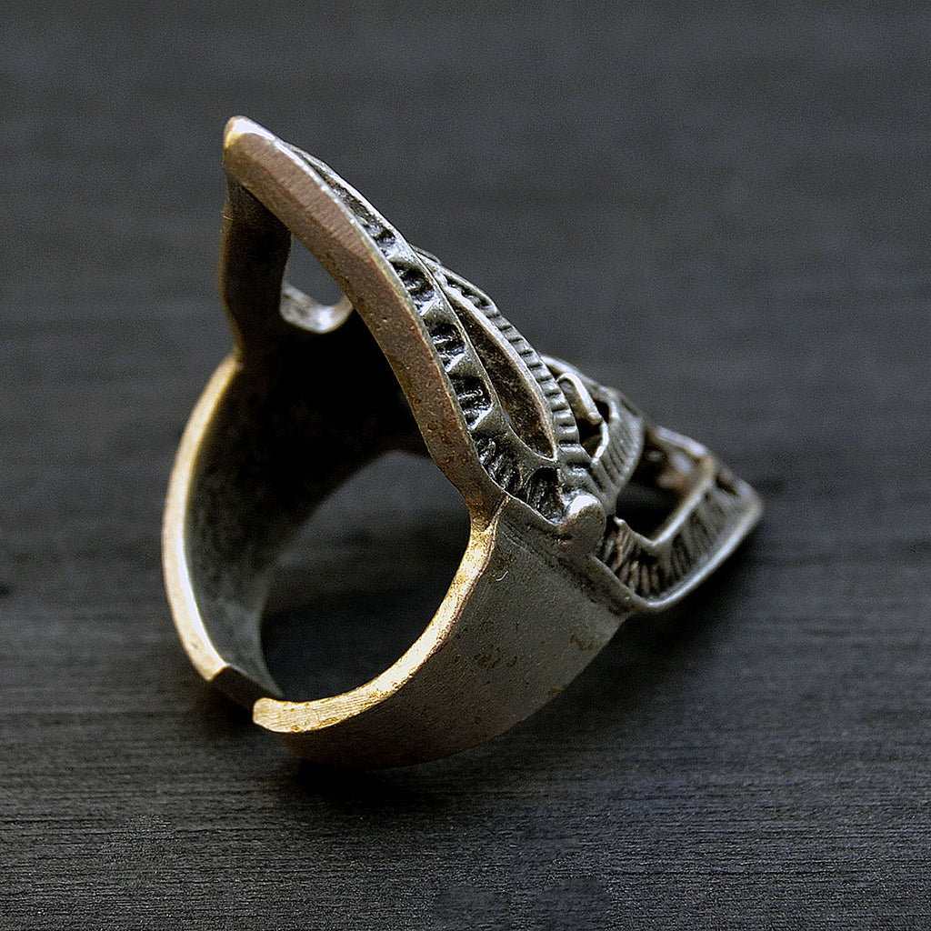 Adjustable gothic ring