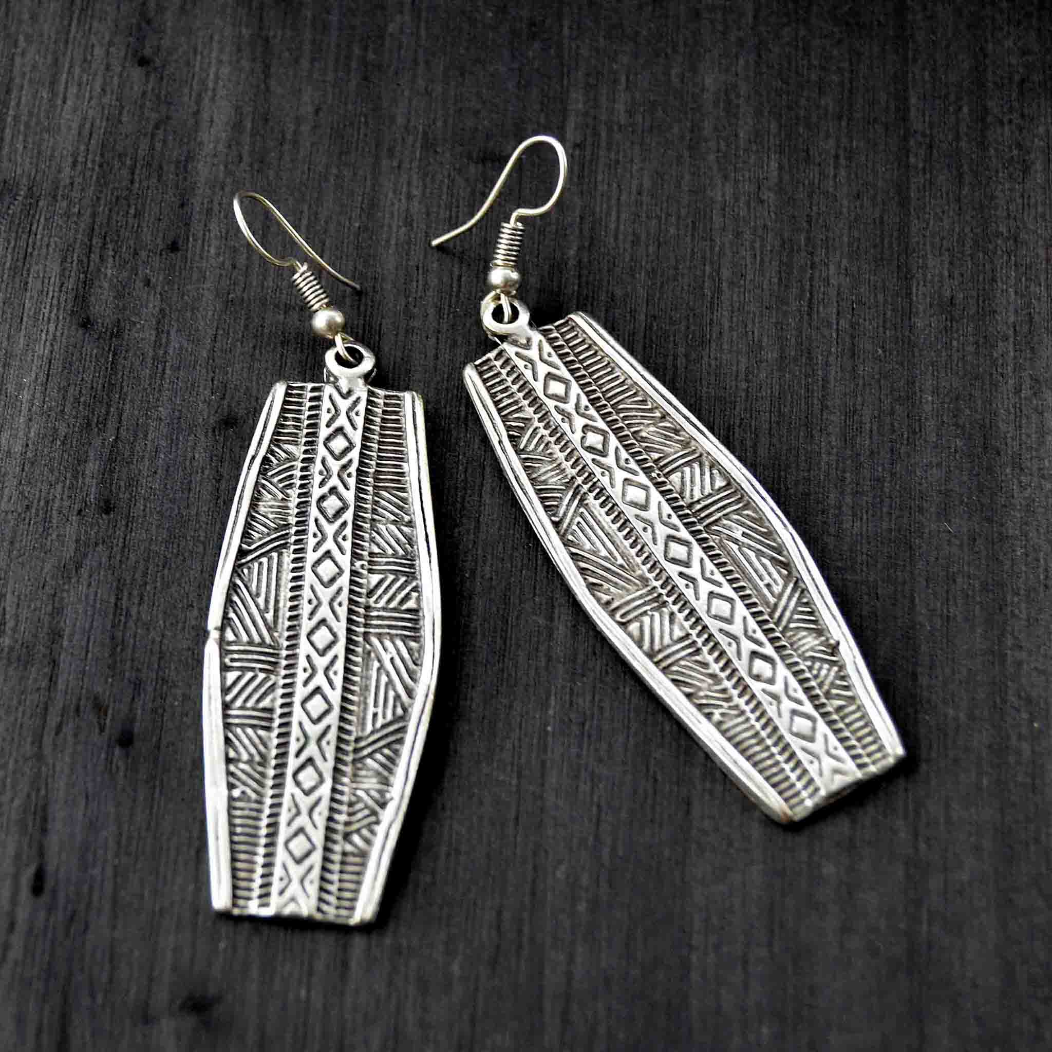 Long ethnic earrings with engraved african inspired geometric motifs