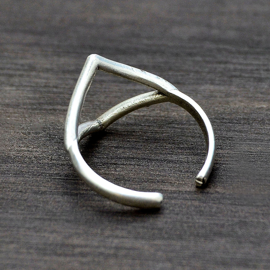 Silver double V ring