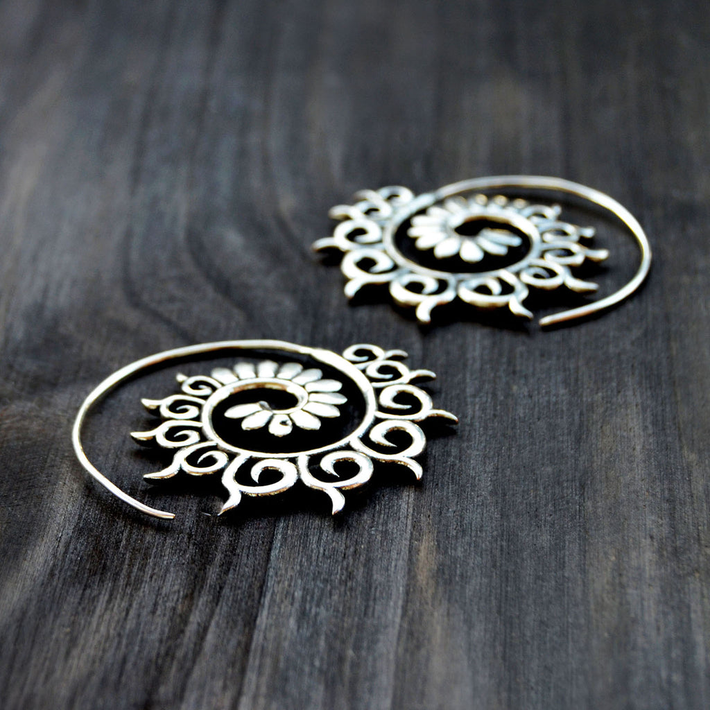 Spiral round earrings