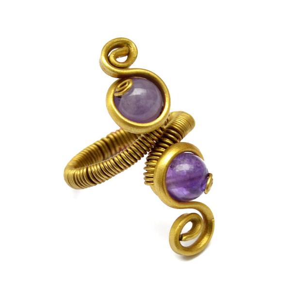 Spiral toe ring with stone