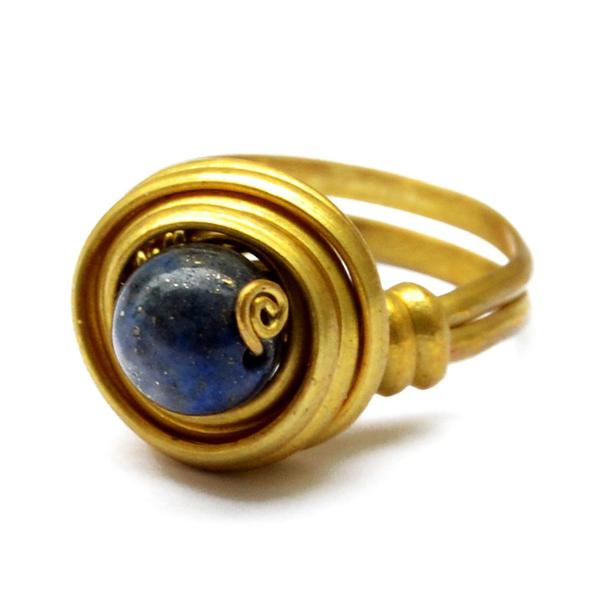 Spiral toe ring with lapis stone